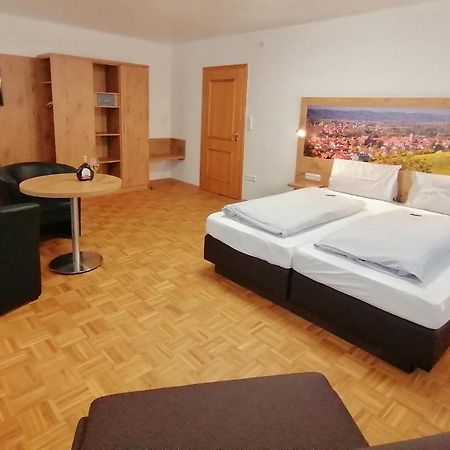 Gasthof Hotel Weinbau "Zum Goldenen Ochsen" Sommerhausen Eksteriør billede