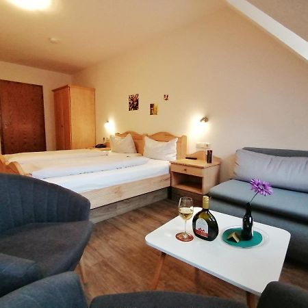 Gasthof Hotel Weinbau "Zum Goldenen Ochsen" Sommerhausen Eksteriør billede