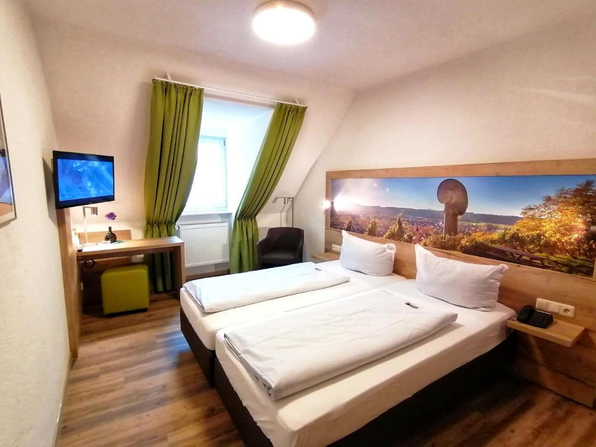 Gasthof Hotel Weinbau "Zum Goldenen Ochsen" Sommerhausen Eksteriør billede