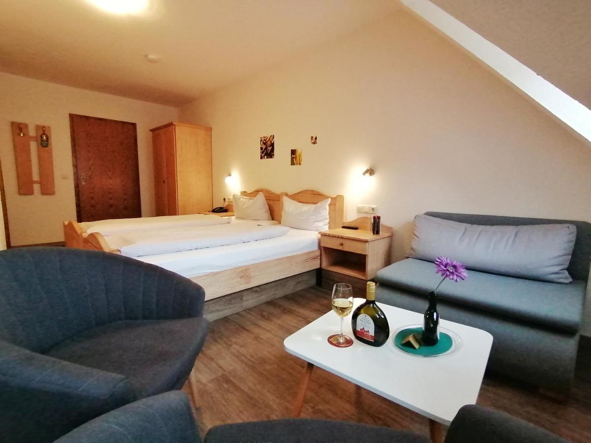 Gasthof Hotel Weinbau "Zum Goldenen Ochsen" Sommerhausen Eksteriør billede