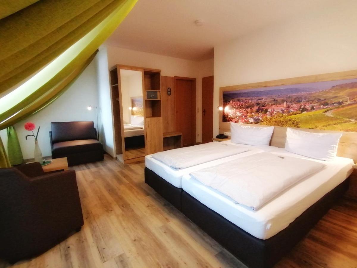 Gasthof Hotel Weinbau "Zum Goldenen Ochsen" Sommerhausen Eksteriør billede