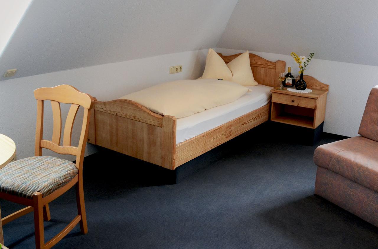 Gasthof Hotel Weinbau "Zum Goldenen Ochsen" Sommerhausen Eksteriør billede