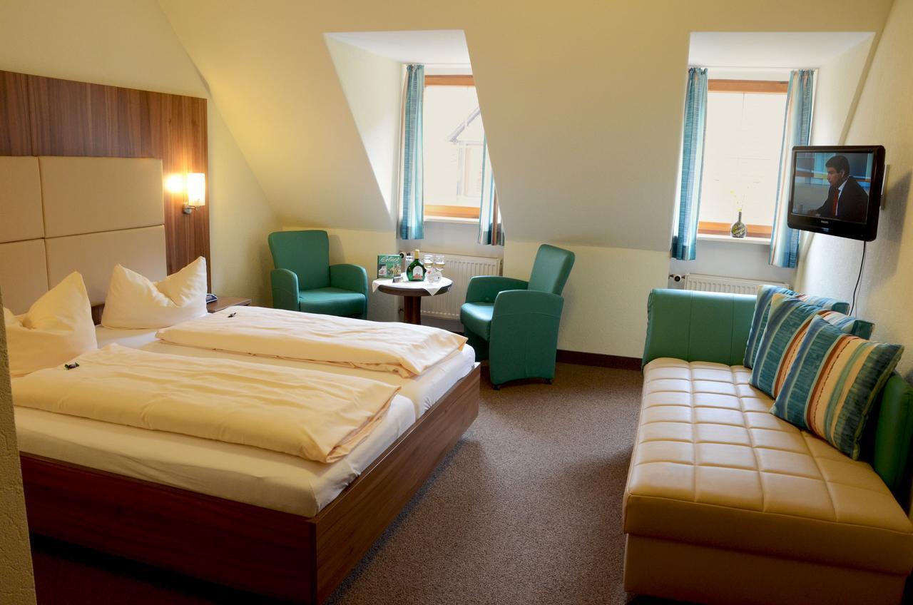 Gasthof Hotel Weinbau "Zum Goldenen Ochsen" Sommerhausen Eksteriør billede