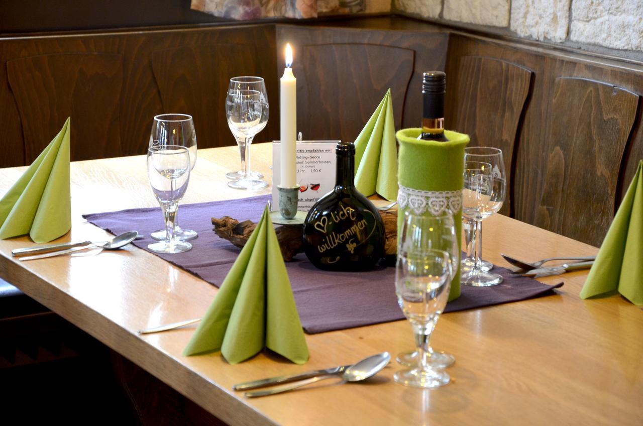Gasthof Hotel Weinbau "Zum Goldenen Ochsen" Sommerhausen Eksteriør billede