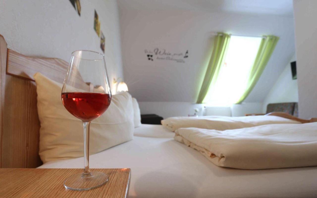 Gasthof Hotel Weinbau "Zum Goldenen Ochsen" Sommerhausen Eksteriør billede