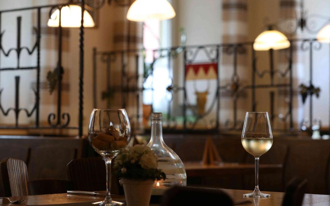 Gasthof Hotel Weinbau "Zum Goldenen Ochsen" Sommerhausen Eksteriør billede
