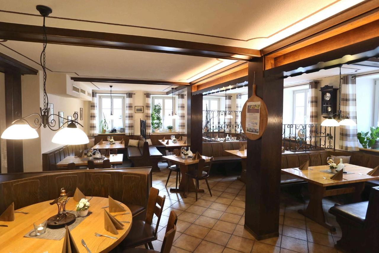 Gasthof Hotel Weinbau "Zum Goldenen Ochsen" Sommerhausen Eksteriør billede
