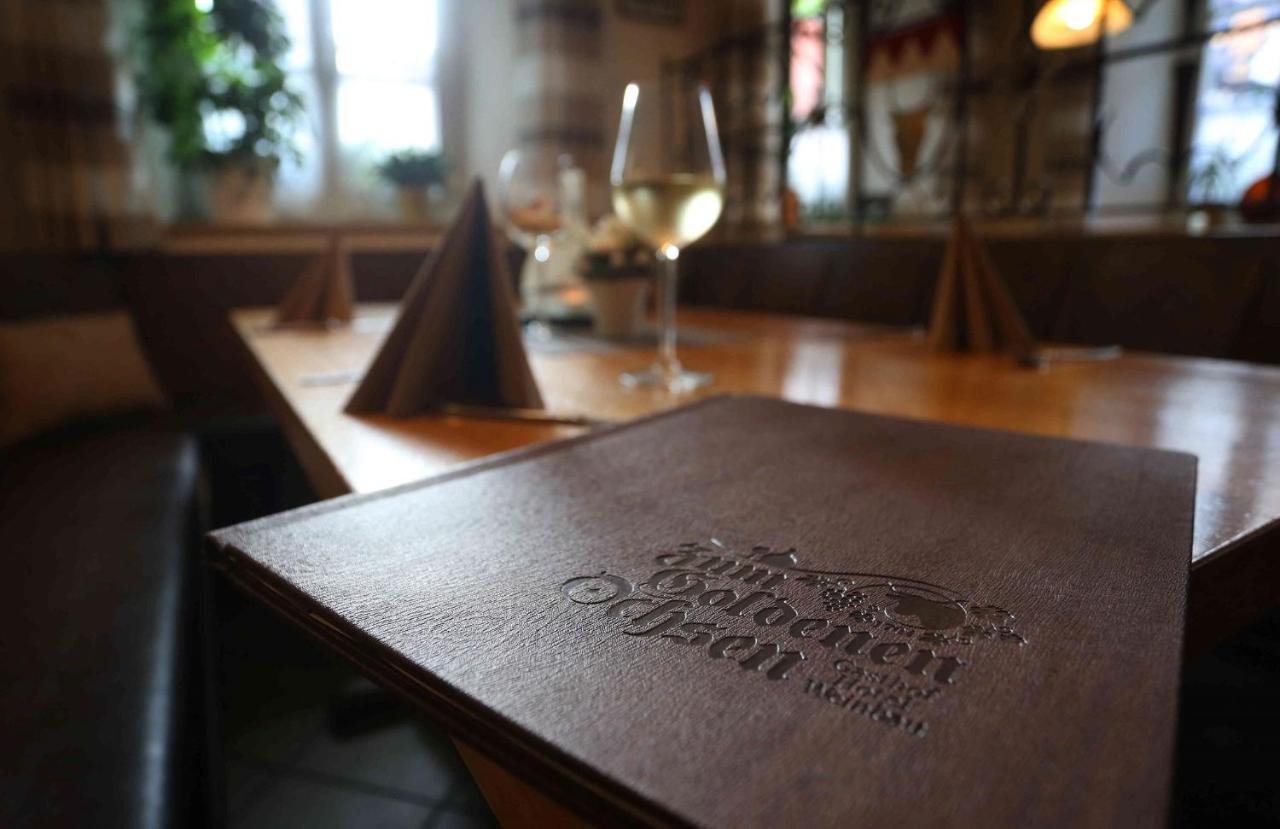 Gasthof Hotel Weinbau "Zum Goldenen Ochsen" Sommerhausen Eksteriør billede