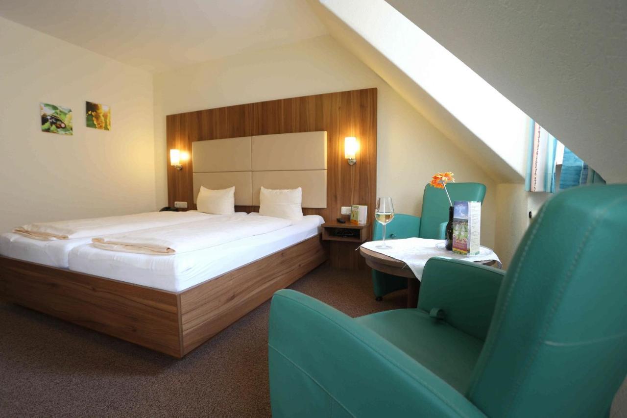 Gasthof Hotel Weinbau "Zum Goldenen Ochsen" Sommerhausen Eksteriør billede